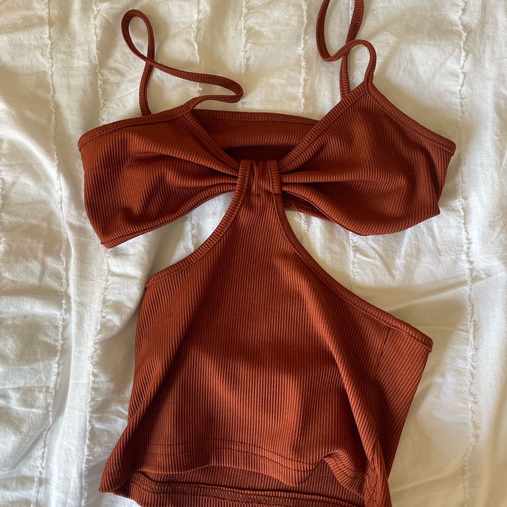 Verge girl cutout top